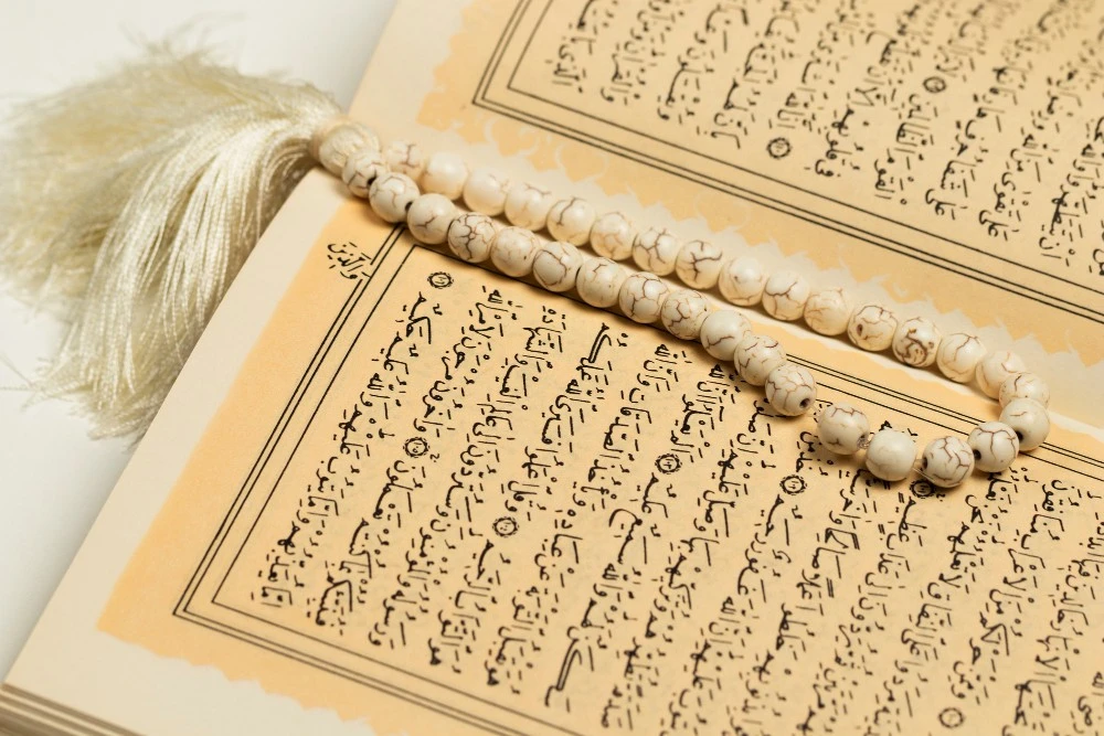 What is Surah al Qariah transliteration?